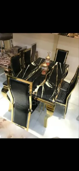 Dining Gold