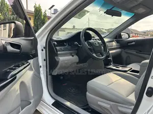 Toyota Camry LE 4dr Sedan w/Prod. End 11/13 (2.5L 4cyl 6A) 2014