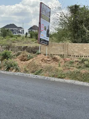 Large Expanse of Land Facing Ido-Ologuneru Highway for Sale