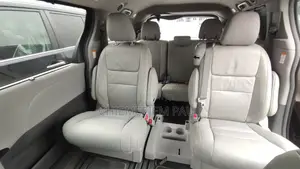 Toyota Sienna XLE AWD (3.5L 6cyl 8A) 2018 Red