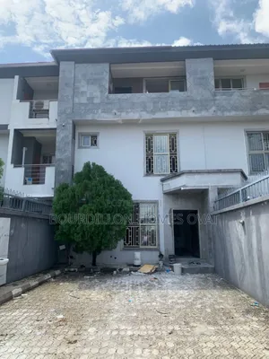 4bdrm House in Lekki Phase 1 for rent