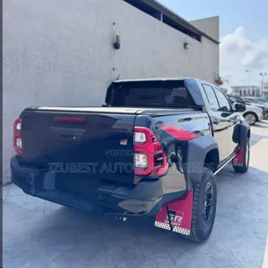 Automatic Roller Boot Cover and TRD Spoiler Hilux 2025