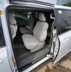 Toyota Sienna LE 8 Passenger 2012 White