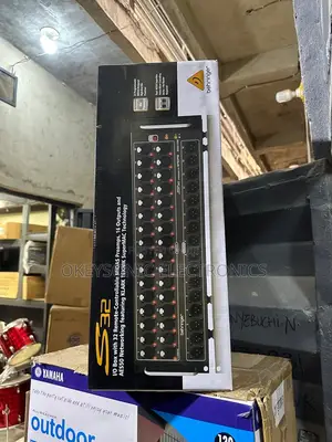 Behringer S32 Stage Box