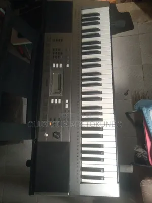 Yamaha PSR E353