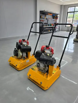 Plate Compactor Machine (Diesel Engine C-120/120kg)