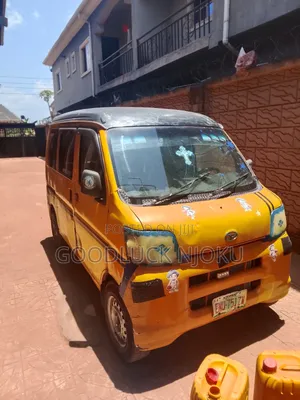 Daihatsu Hijet 2003 Yellow