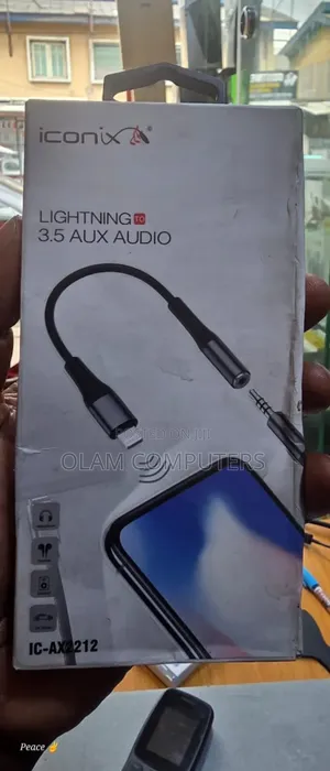 Iconix Lightning to 3.5 Aux Audio