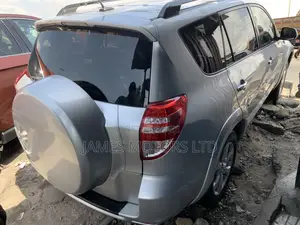 Toyota RAV4 2011 Silver