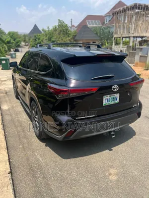 Toyota Highlander XLE 2021 Brown