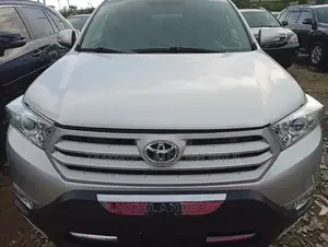 Toyota Highlander Limited 3.5l 4WD 2013 White