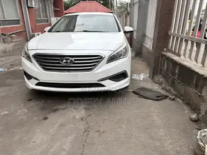 Hyundai Sonata Sport 2.0T Sedan FWD (2.0L 4cyl 6A) 2016 White