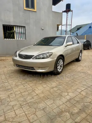 Toyota Camry LE 4dr Sedan (2.4L 4cyl 5A) 2006 Gold