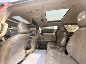 Toyota Sienna Limited 7-Passenger 4dr Minivan AWD (3.5L 6cyl 6A) 2014