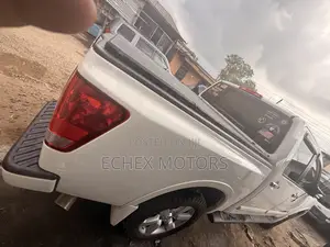 Nissan Titan King Cab SE 4x4 2011 White