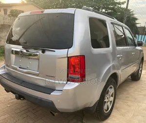 Honda Pilot Touring w/RES/Navi FWD (3.5L 6cyl 5A) 2011 Silver