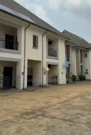 20bdrm Block of Flats in Rumuekini , Port, Obio-Akpor for sale