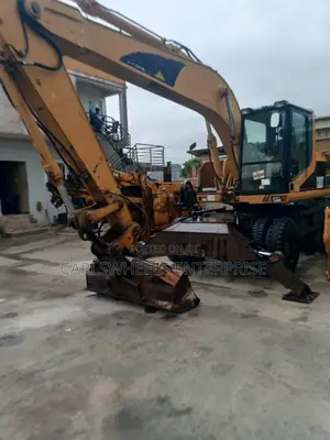 M318 Foreign Used Caterpillar Excavator.