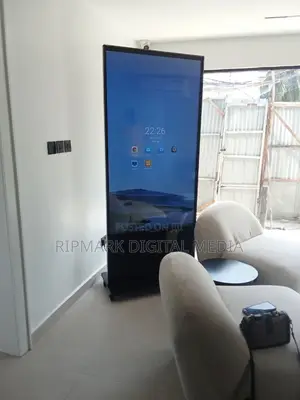 65 Inches Floor Standing Digital Interactive Signage Screen