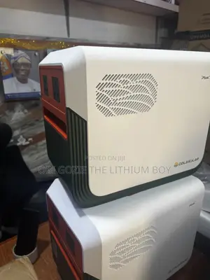 3600 Plus 2200w + Cola Solar Lithium Battery Solar Generator