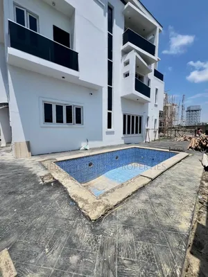 5bdrm Duplex in Chevron for sale