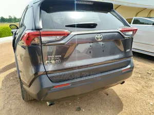 Toyota RAV4 XLE AWD 2020 Gray