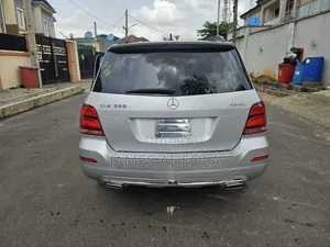 Mercedes-Benz GLK-Class Base GLK 350 4dr AWD 4MATIC (3.5L 6cyl 7A) 2015
