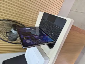 Apple iPad Pro (2022) 256 GB Gray