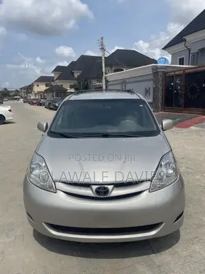 Toyota Sienna 2009 Gold