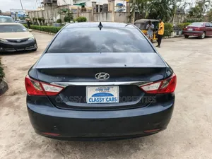 Hyundai Sonata Limited 2.0T Sedan (2.0L 4cyl 6A) 2011 Blue