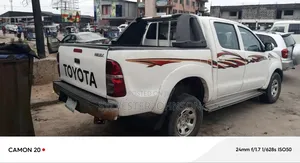 Toyota Hilux 2.5 D-4D 4X4 SRX 2010 White