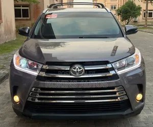 Toyota Highlander LE Plus 4dr SUV AWD (3.5L 6cyl 6A) 2015 Gray