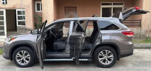 Toyota Highlander LE Plus 4dr SUV AWD (3.5L 6cyl 6A) 2015 Gray