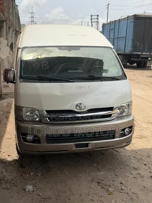 Toyota HiAce 2018 White
