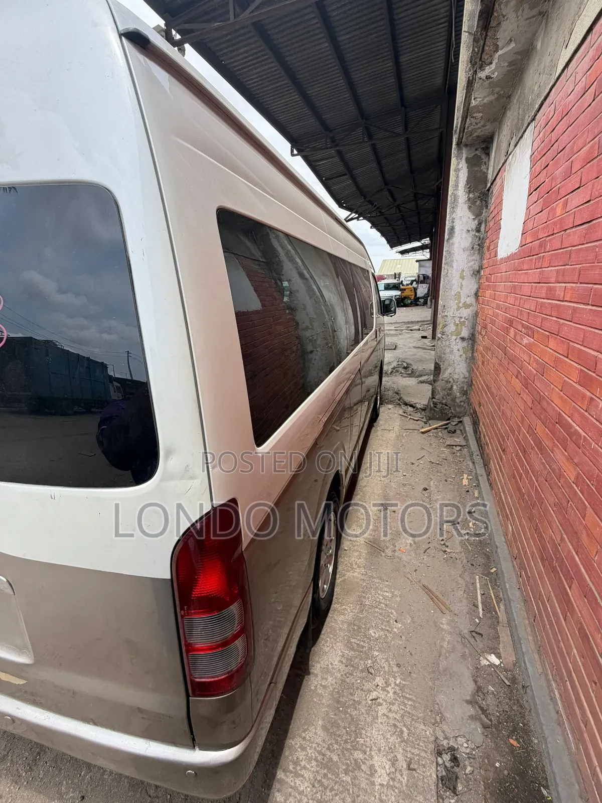 Toyota HiAce 2018 White