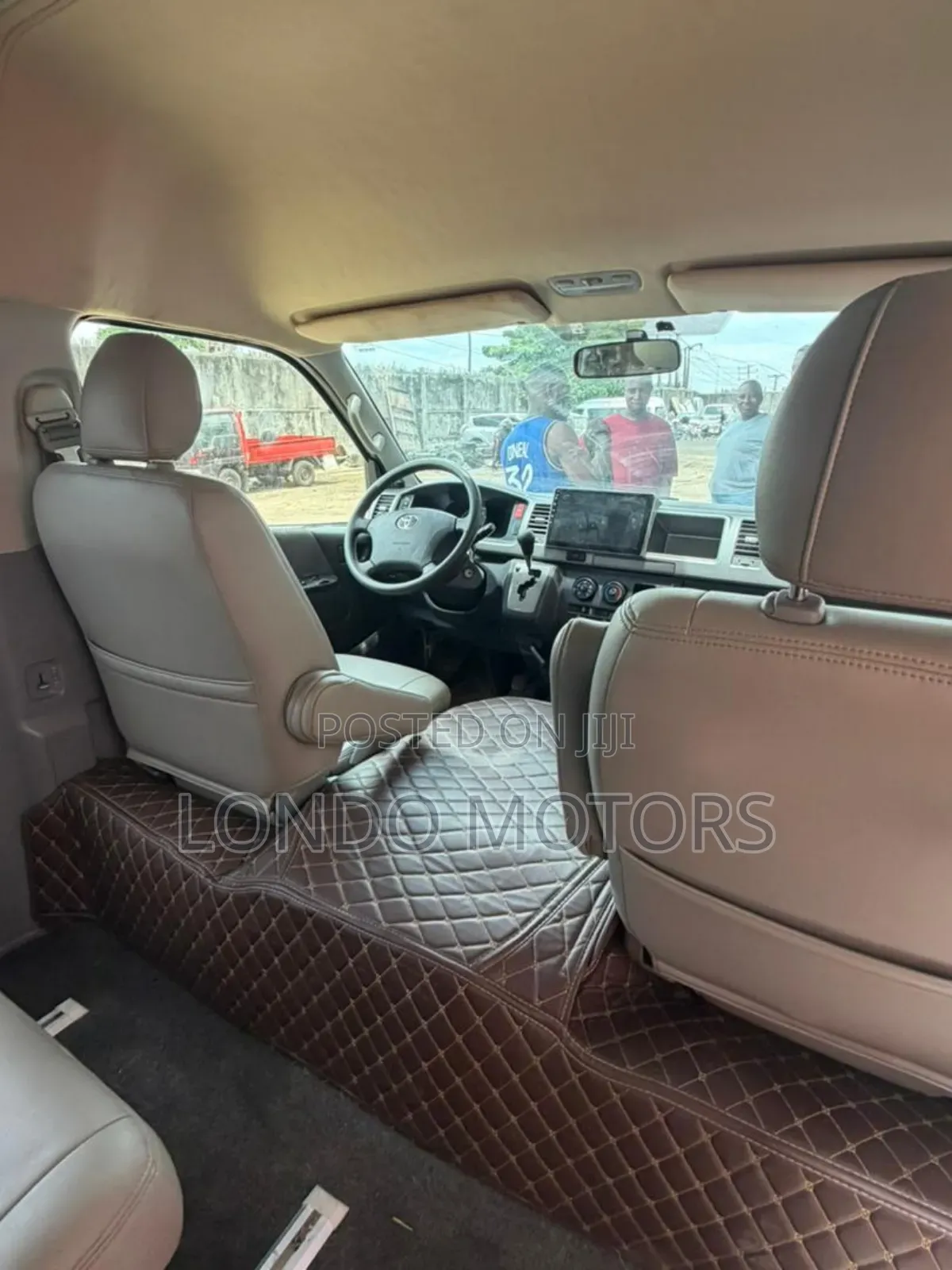 Toyota HiAce 2018 White