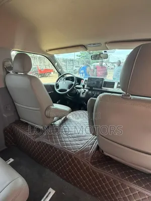 Toyota HiAce 2018 White