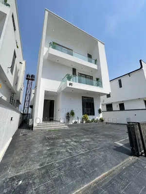 5bdrm Duplex in Chevron for sale