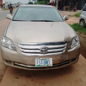 Toyota Avalon 2005 Gold