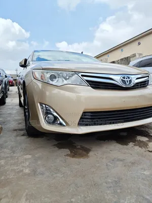 Toyota Camry LE 4dr Sedan (2.5L 4cyl 6A) 2012 Gold