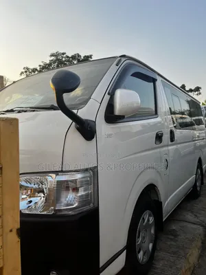 Toyota HiAce 2015 White