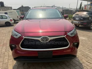 Toyota Highlander XLE 2021 Red