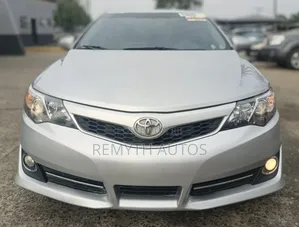 Toyota Camry SE 4dr Sedan w/Prod. End 11/13 (3.5L 6cyl 6A) 2014 Gray