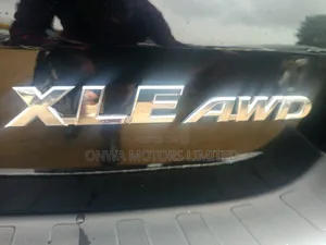 Toyota Highlander XLE 4x4 V6 (3.5L 6cyl 8A) 2018 Black
