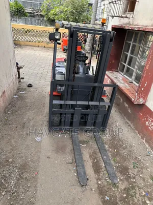 3 and 5 Tons Forklift for Rent