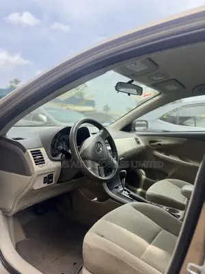 Toyota Corolla LE 4dr Sedan (1.8L 4cyl 4A) 2010 Gold