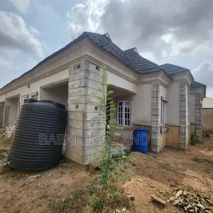 4bdrm Block of Flats in Akala Express for sale