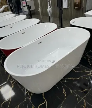 Luxury High-Gloss White Freestanding Acrylic Bathtub