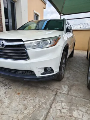 Toyota Highlander XLE 4dr SUV AWD (3.5L 6cyl 6A) 2015 White