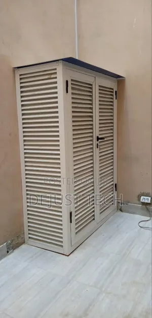 Aluminum Sunbreaker Solar Closet